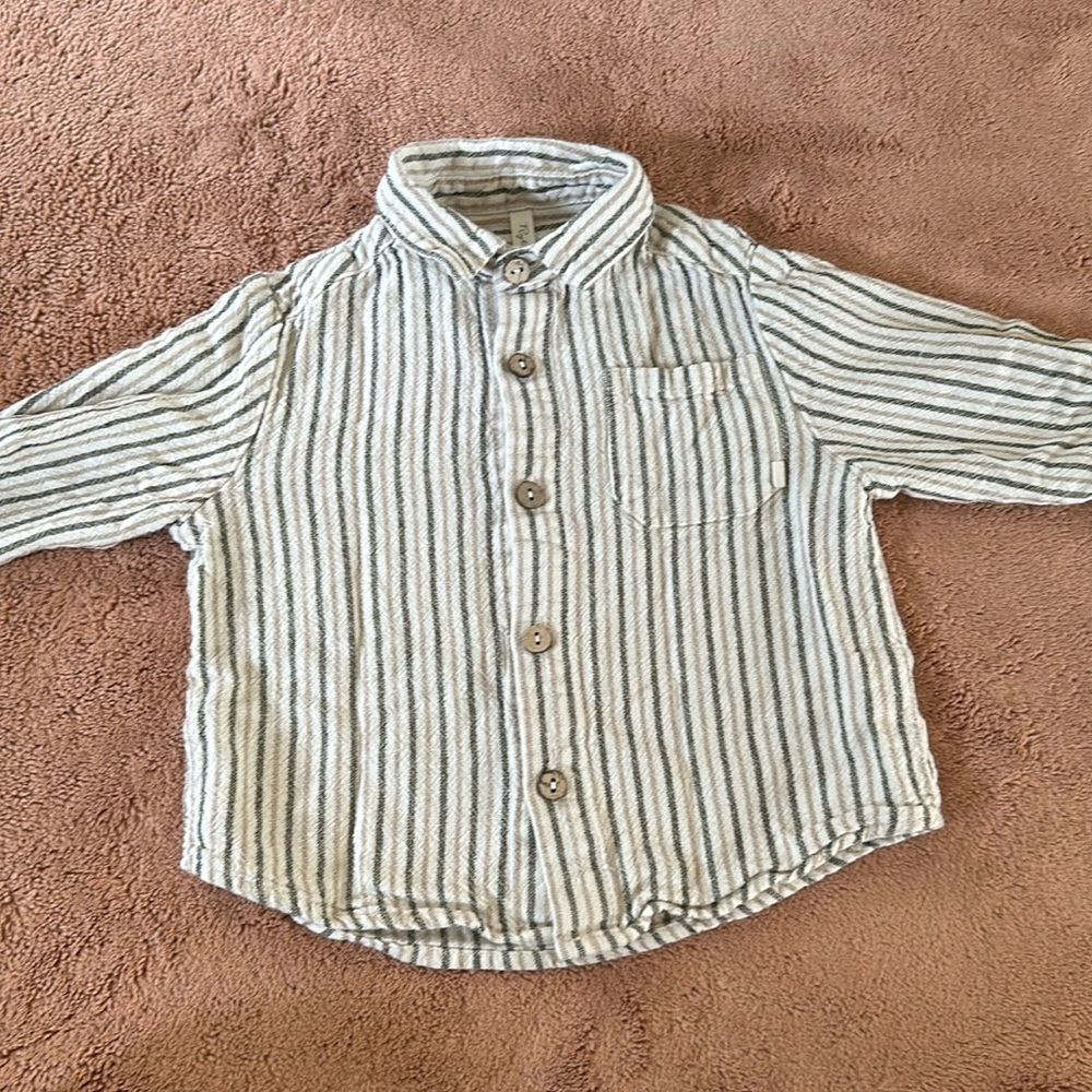 Rylee and Cru button down shirt. 55% linen 45% viscose. Size 12-18 months.